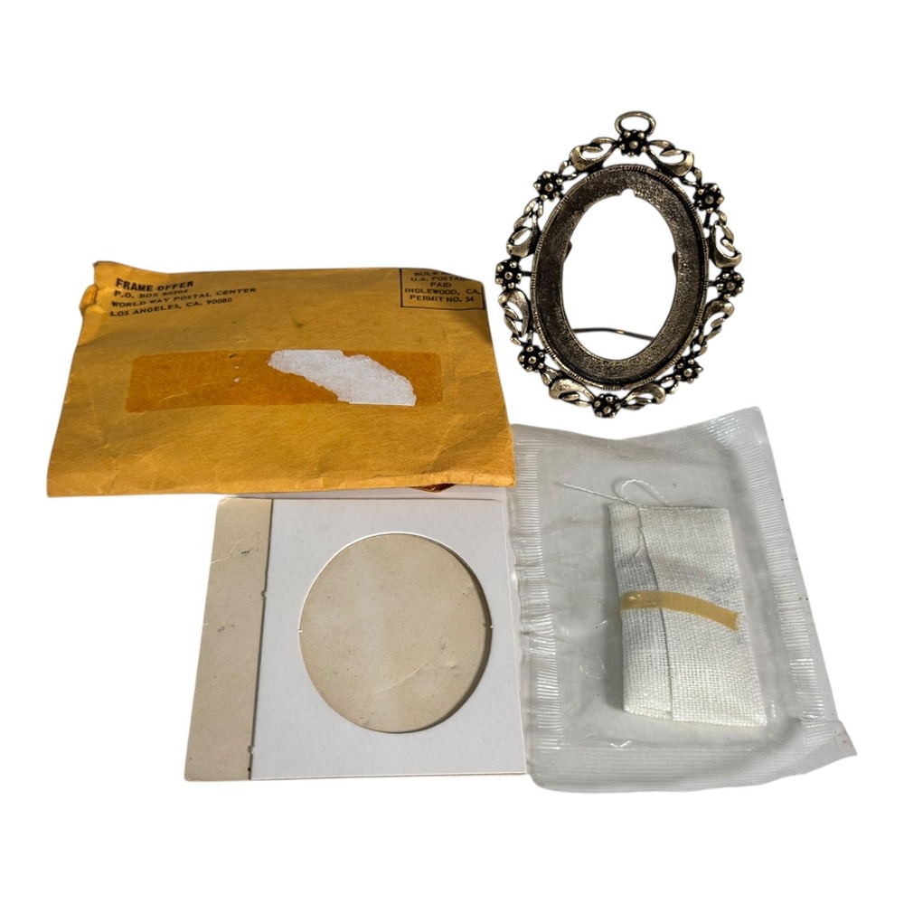 Oval Ornate Metal Cameo Frame with Stand and Crafting‎ Kit Frame Offer